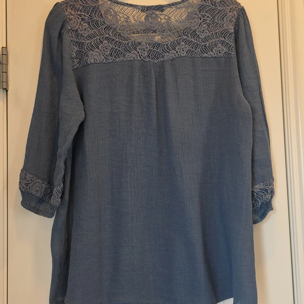 GUC 1X Zac & Rachel Blue Applique And Lace Accent Top - Picture 5 of 8